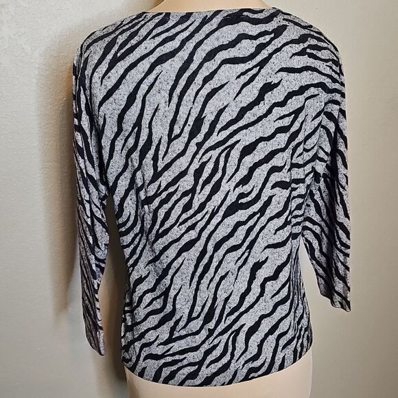 Garnet Hill Cashmere Silk Blend Black Gray Zebra Stripe Pattern Sweater Small - Picture 3 of 6